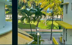 Beachfront Apt In Carlyle Hotel On Ocean Drive