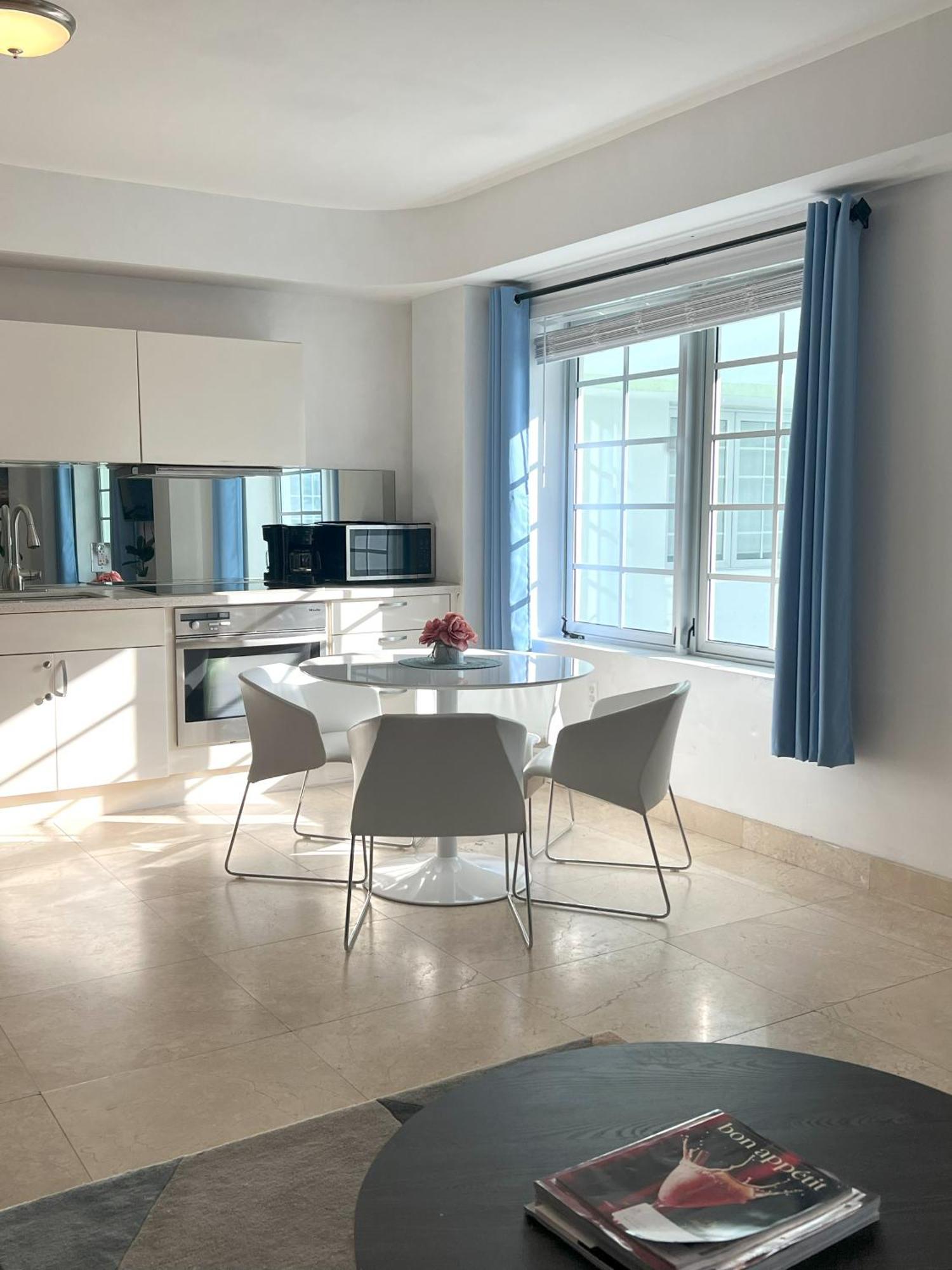 Beachfront Apt In Carlyle Hotel On Ocean Drive Miami Beach Exterior photo